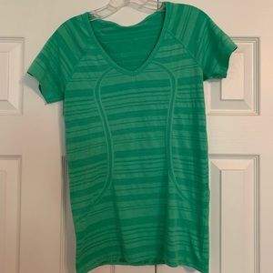 Lululemon swiftly tech top.